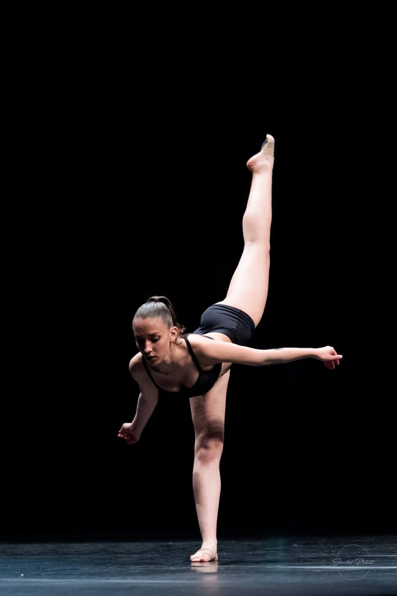 Un équilibre parfait d'Élisa Cochet danseuse de modern jazz