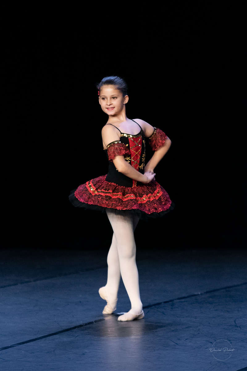 Jeune danseuse avec son joli costume