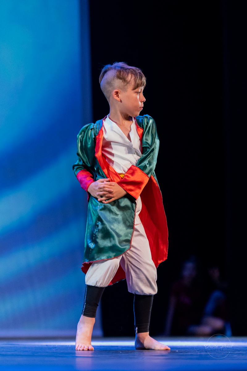 Le petit prince dans son joli costume master class danse Villeneuve Loubet