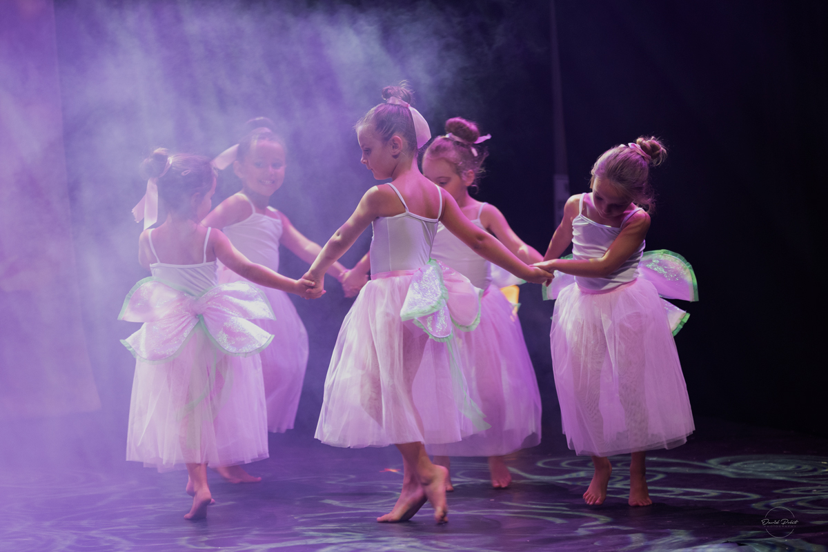 Les petites danseuse et leurs jolis costumes de scène