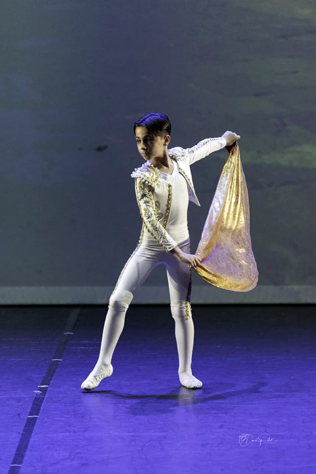 Jeune danseur en action lors du gala Masterclass Danse à Villeneuve Loubet