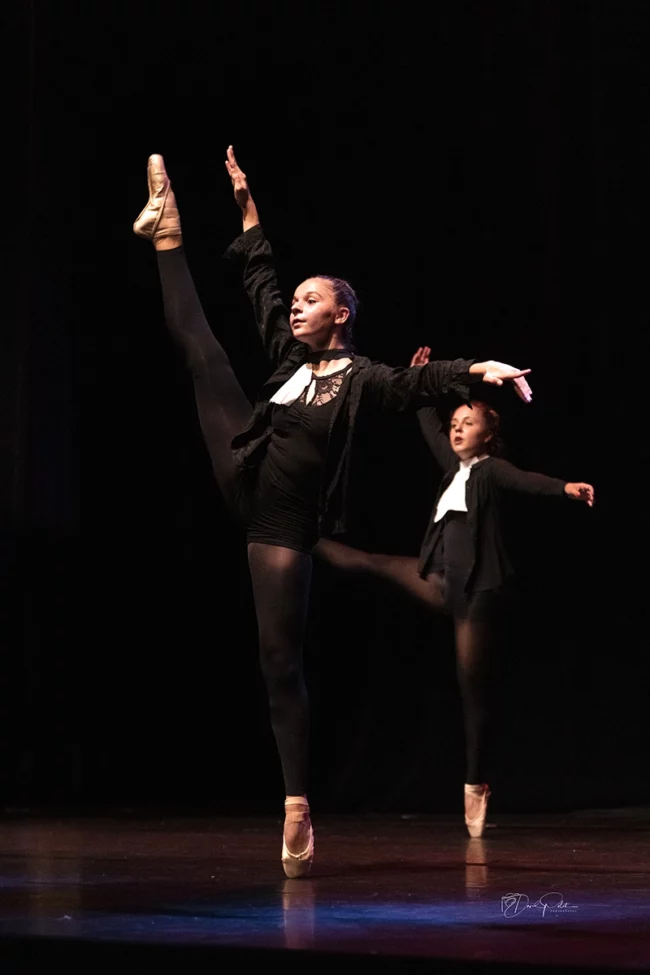 Lucille Polet en danse classique dans les juges lors d'une performance
