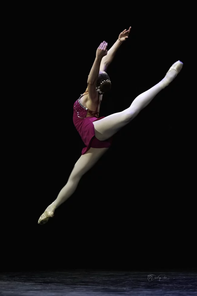 Photographe danse à Villeneuve-Loubet et Nice, capturant l'élégance des danseurs en mouvement et la magie de la scène.
