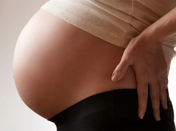 pose shooting grossesse nice ventre femme enceinte mains silhouette