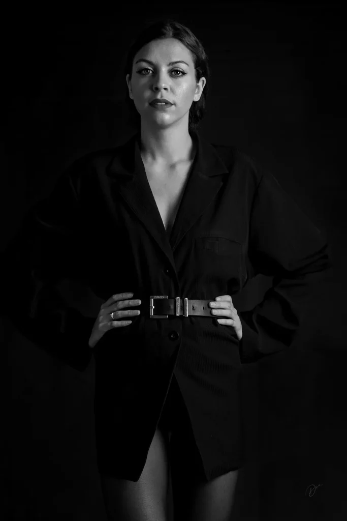 Portrait professionnel à Nice en noir et blanc réalisé en studio