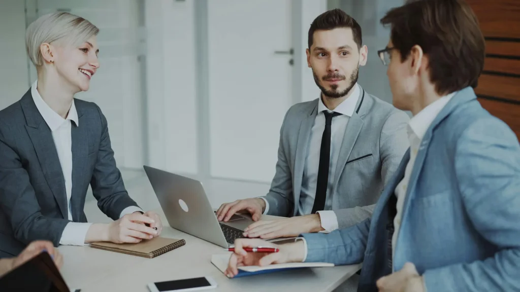 Shooting corporate Nice en réunion d’équipe professionnelle
