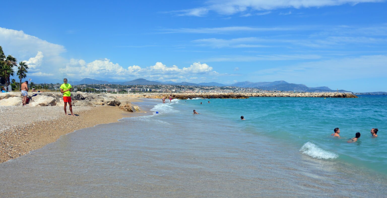 Shooting photo en extérieur à Villeneuve-Loubet sur la plage des Bouches du Loup