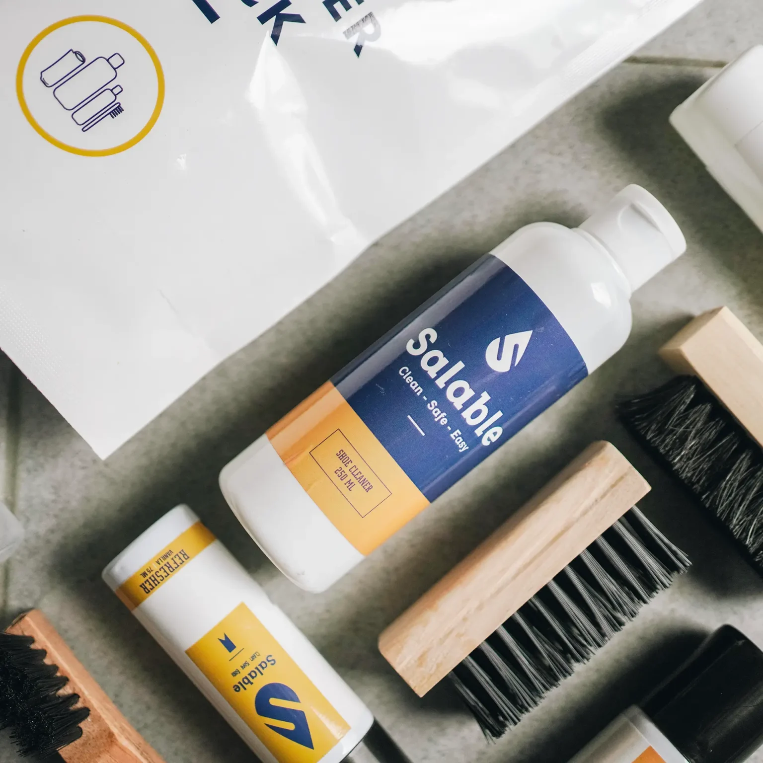 Matériel utilisé pour nettoyer les produits avant un shooting photo