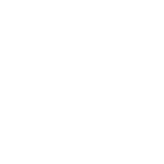 Logo blanc de photographe professionnel, identité visuelle minimaliste pour studio photo et communication visuelle.